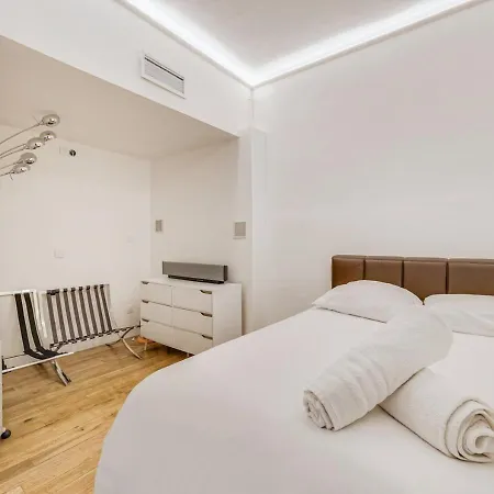 Apartment Kennedy Apartment, Luxury, Eiffel Tower View 3b 7p *