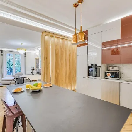Kennedy Apartment, Luxury, Eiffel Tower View 3b 7p * Paris