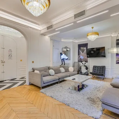 Kennedy Apartment, Luxury, Eiffel Tower View 3b 7p Apartment *